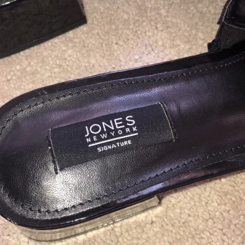 Jones New York Signature Unma‎ Patent Block Heel Slide On Sandals Black 9.5 NWOT